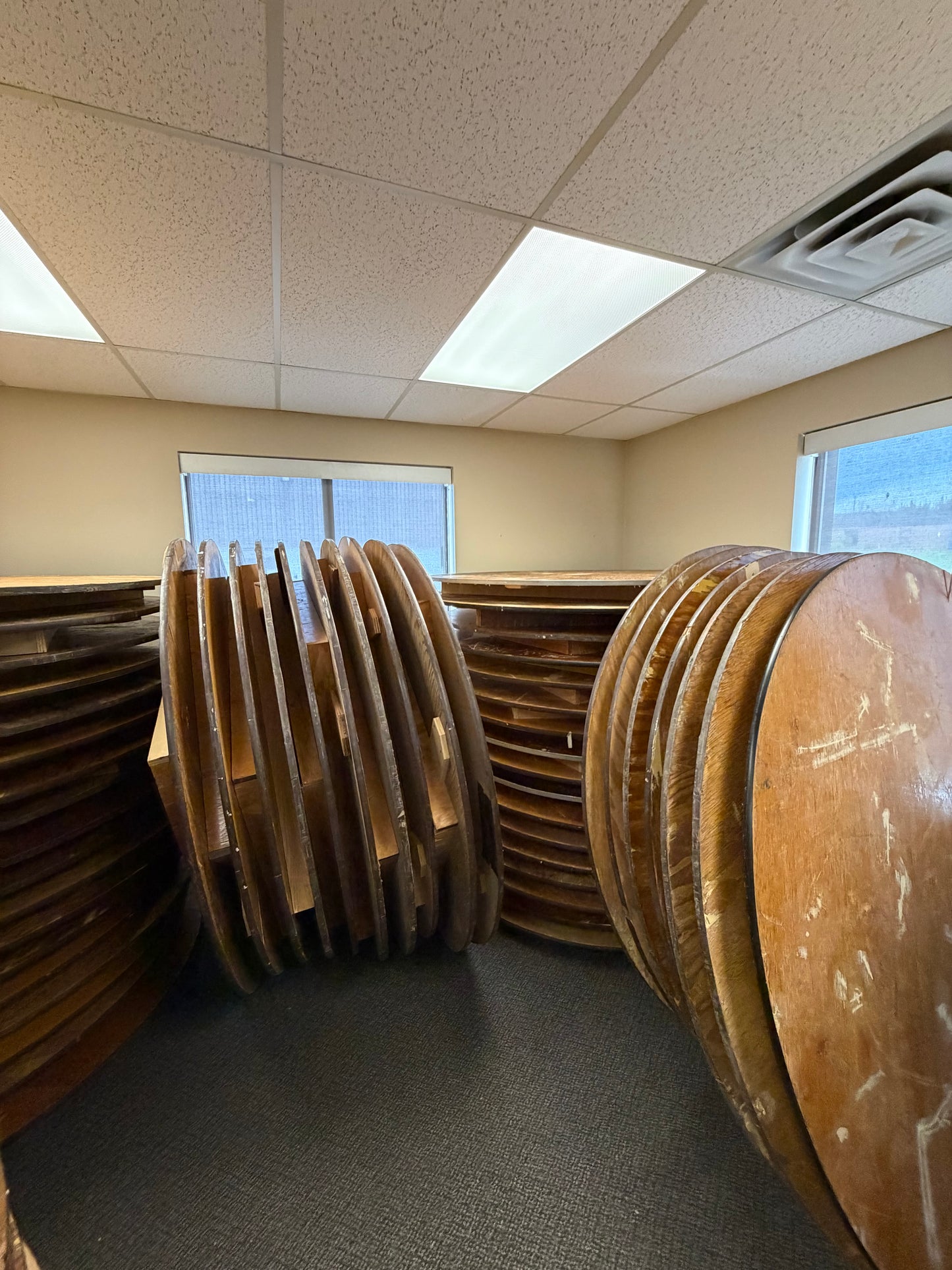 5.5' Round Banquet Tables