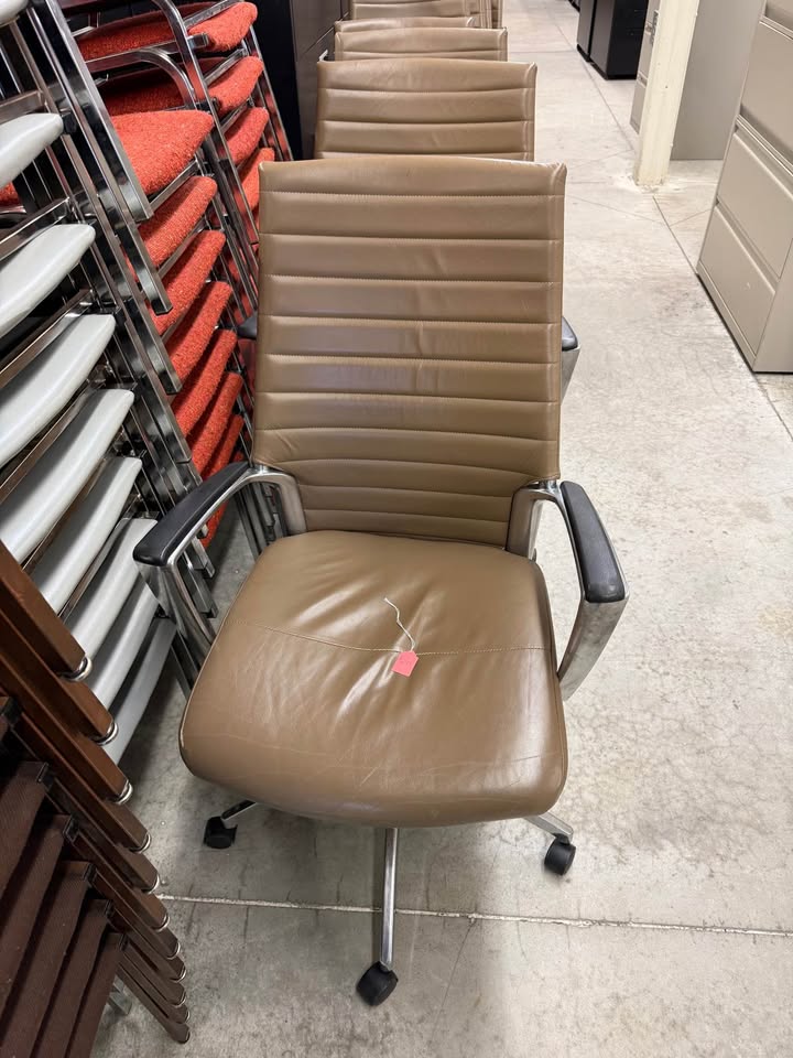 Beige Ribbed Back Office Chairs