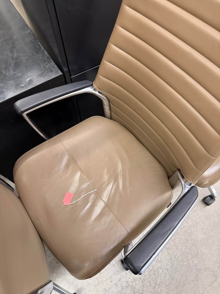 Beige Ribbed Back Office Chairs