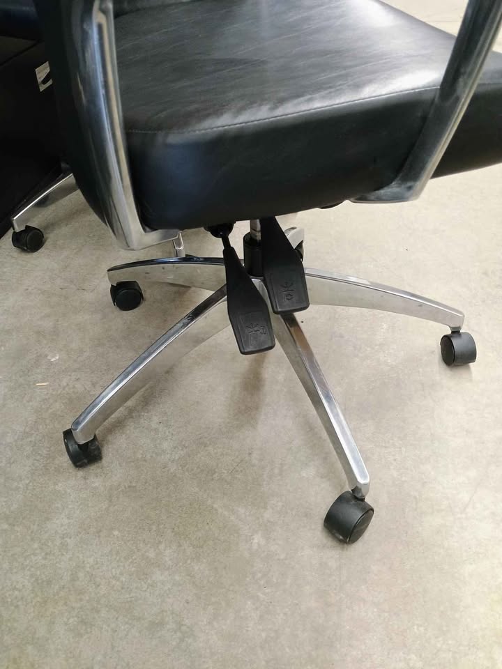 Black Ribbed Board Room Chairs