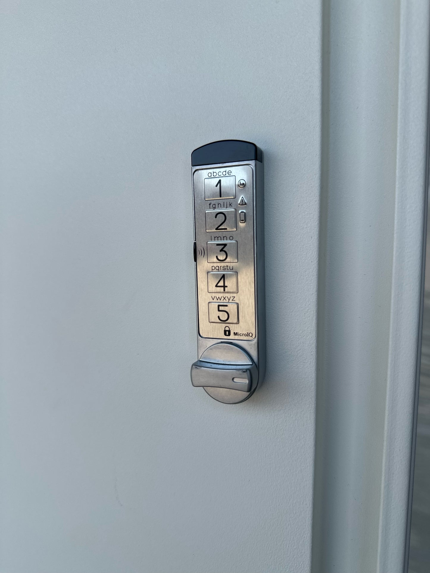 MicroIQ Electronic Lockers