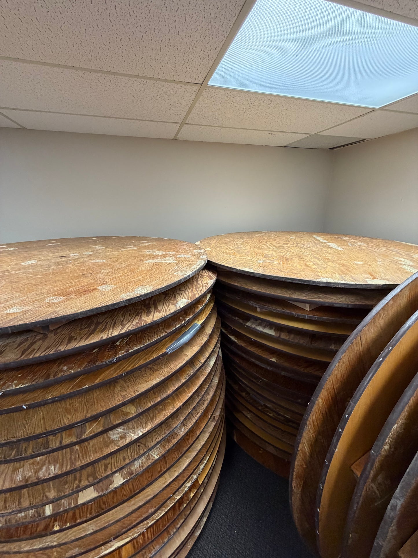 5.5' Round Banquet Tables