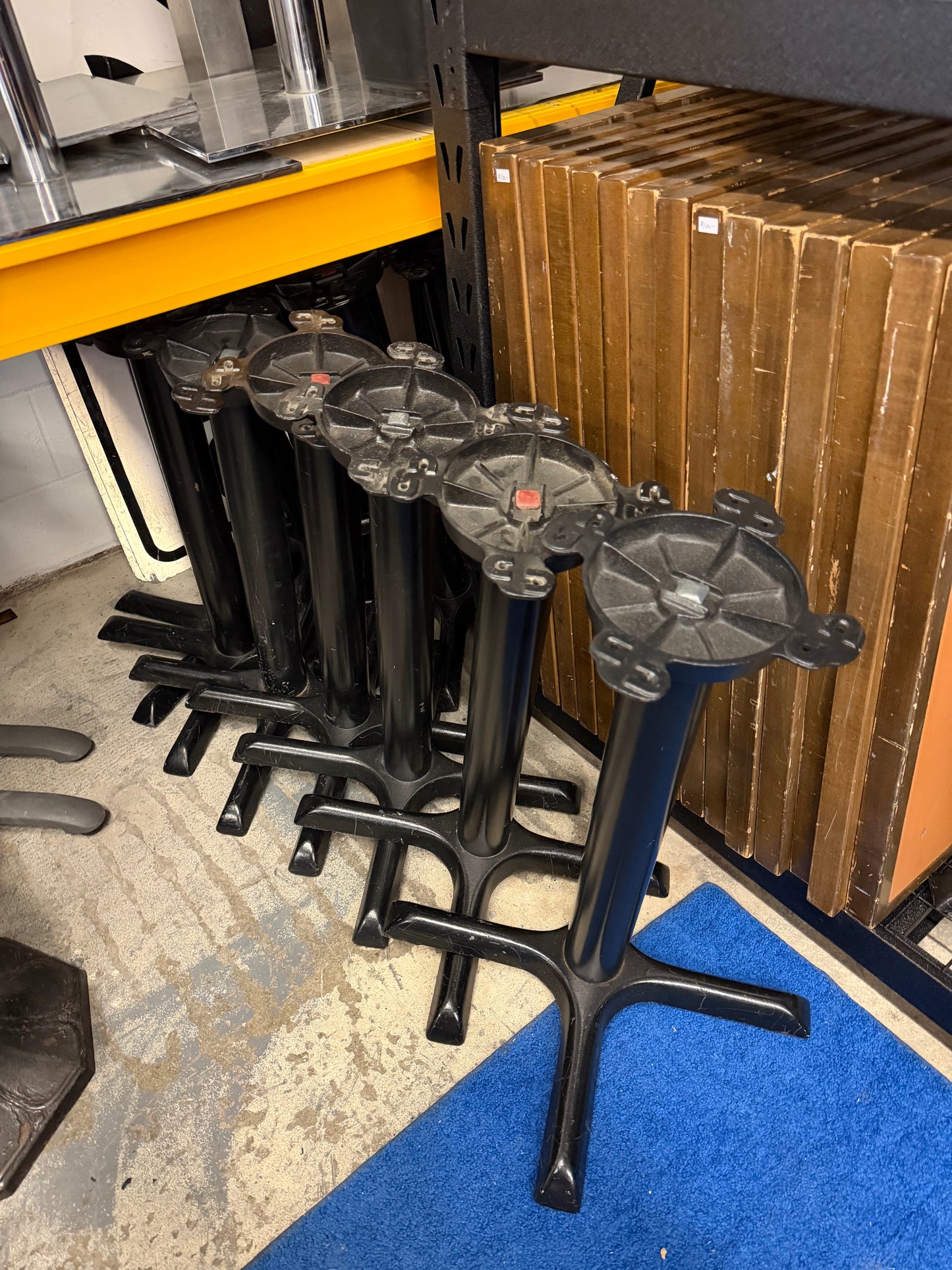 30" Round Cafe / Restaurant / Meeting Room Tables